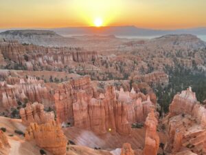 Sunrise over the hoodoos in Bryce Canyon National Park
